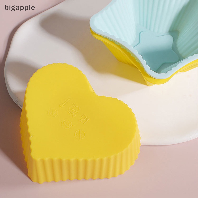 Set 2 Khuôn Silicone Làm Bánh Tạo Hình Trái Tim / Tròn / Vuông 3D Độc Đáo Tiện Dụng