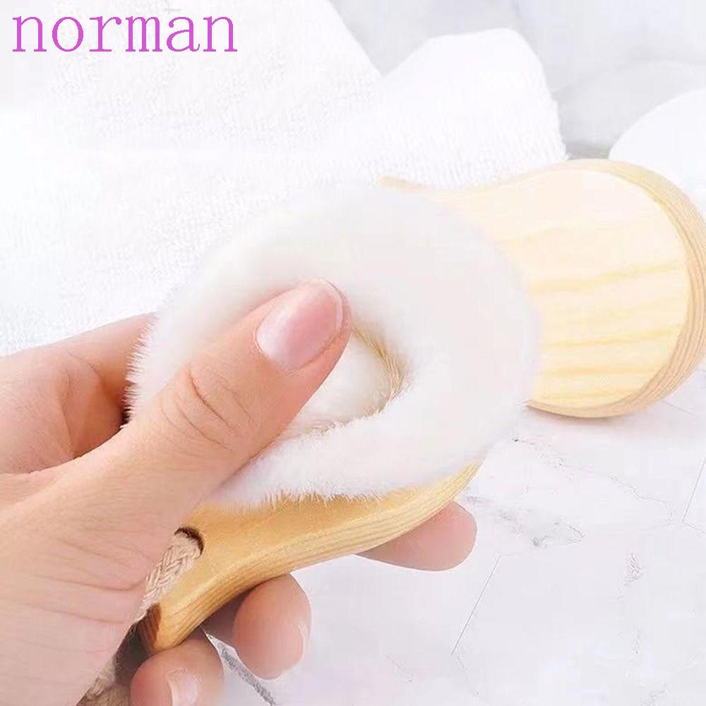 Cọ Rửa Mặt NORMAN Tẩy Tế Bào Chết Làm Từ Sợi Than Tre Với Tay Cầm Bằng Gỗ Mềm