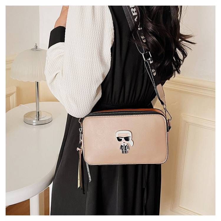 Mới Cho Năm 2023! Túi Xách Dây Đeo Xích Họa Tiết Karl Lagerfeld Cho Nữ