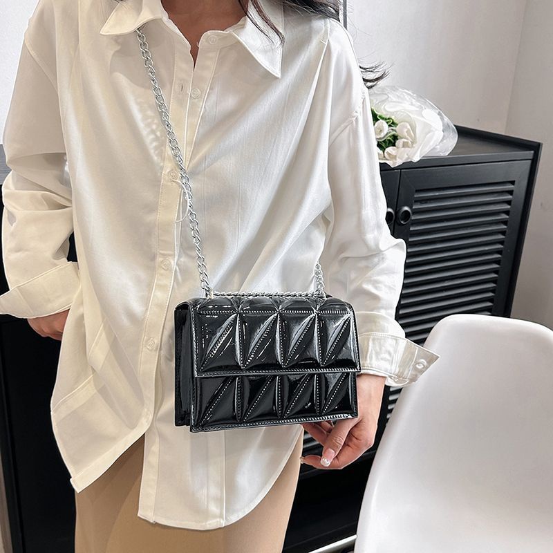 Túi Đeo Chéo Hình Vuông Nhỏ Họa Tiết Kẻ Sọc Phối Dây Xích Thời Trang Mới 2023 Cho Nữ