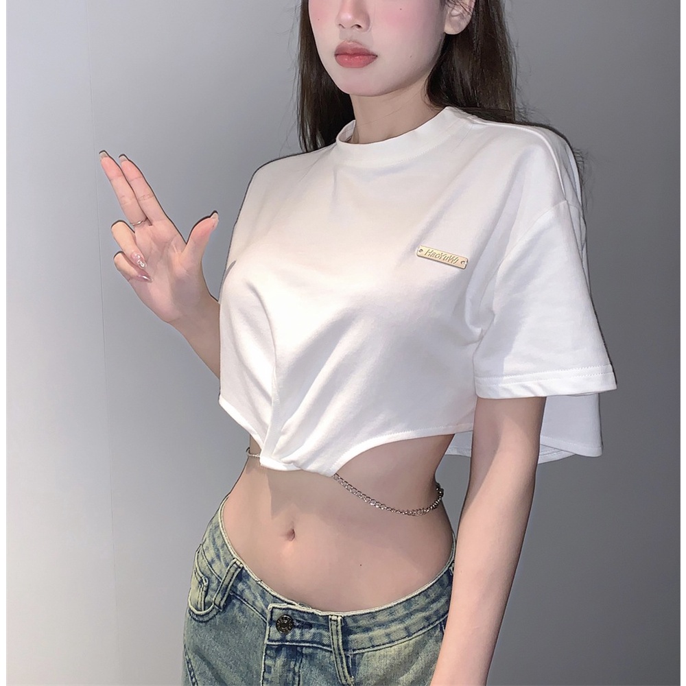 Stylish chain design white short t-shirt, perfect for women's casual street style