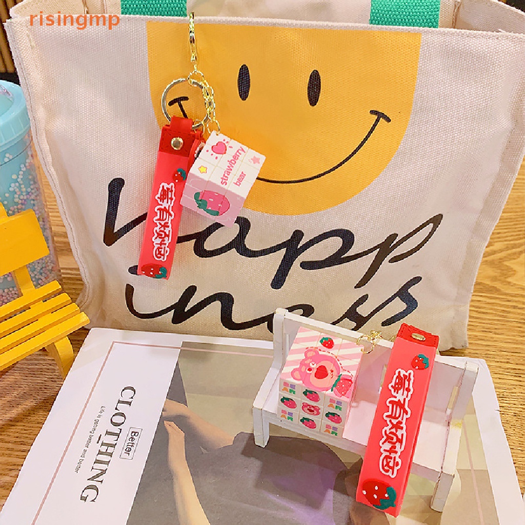 1 Móc Khóa Hình Gấu Và Dâu Tây Dễ Thương