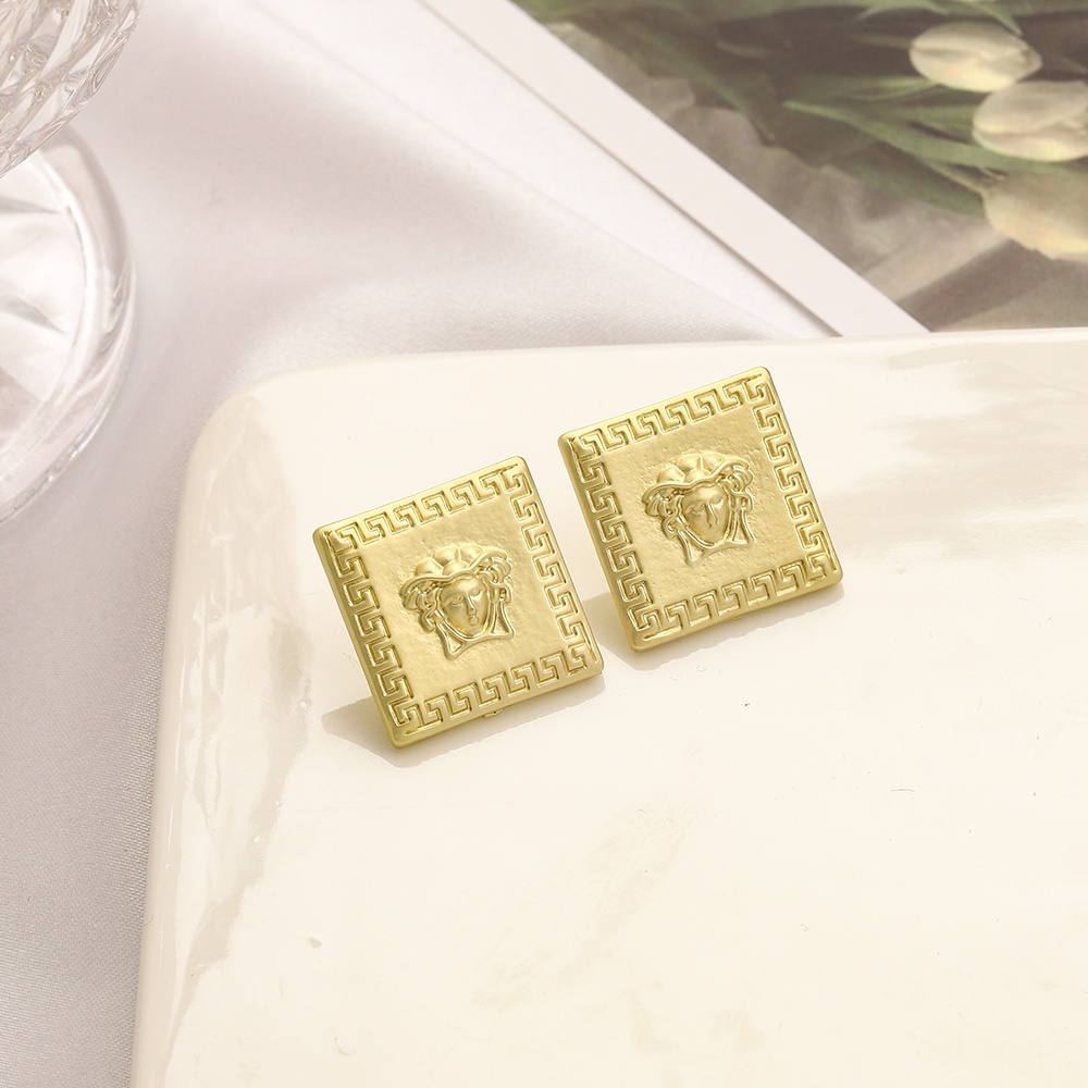 VERSACE Bông Tai Chữ V Bằng Thép Titan Thời Trang