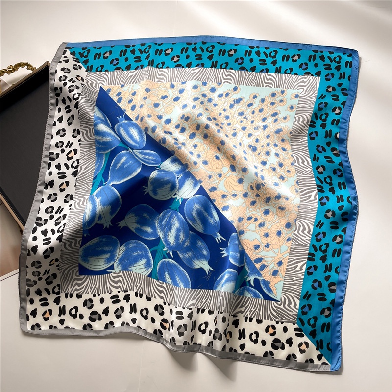 Khăn Choàng Cổ Hình Vuông 70X70Cm Bằng Lụa Ghép Màu Họa Tiết Da Báo / Lựu / Hoa Dành Cho Bạn Nữ Đi Du Lịch