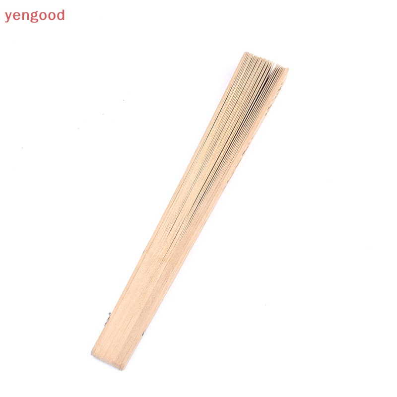 1 Chiếc Quạt Tre Cầm Tay Khắc Họa Tiết Cổ Điển Dành Cho Cô Dâu Trong Tiệc Cưới