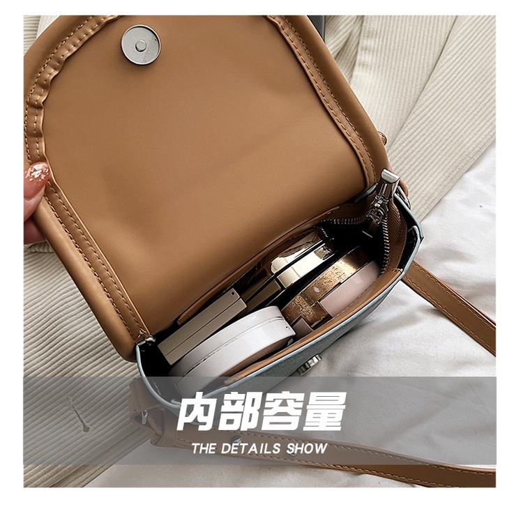 Áo Thun Nữ Lệch Vai In Chữ Phong Cách Hàn Quốc Mới