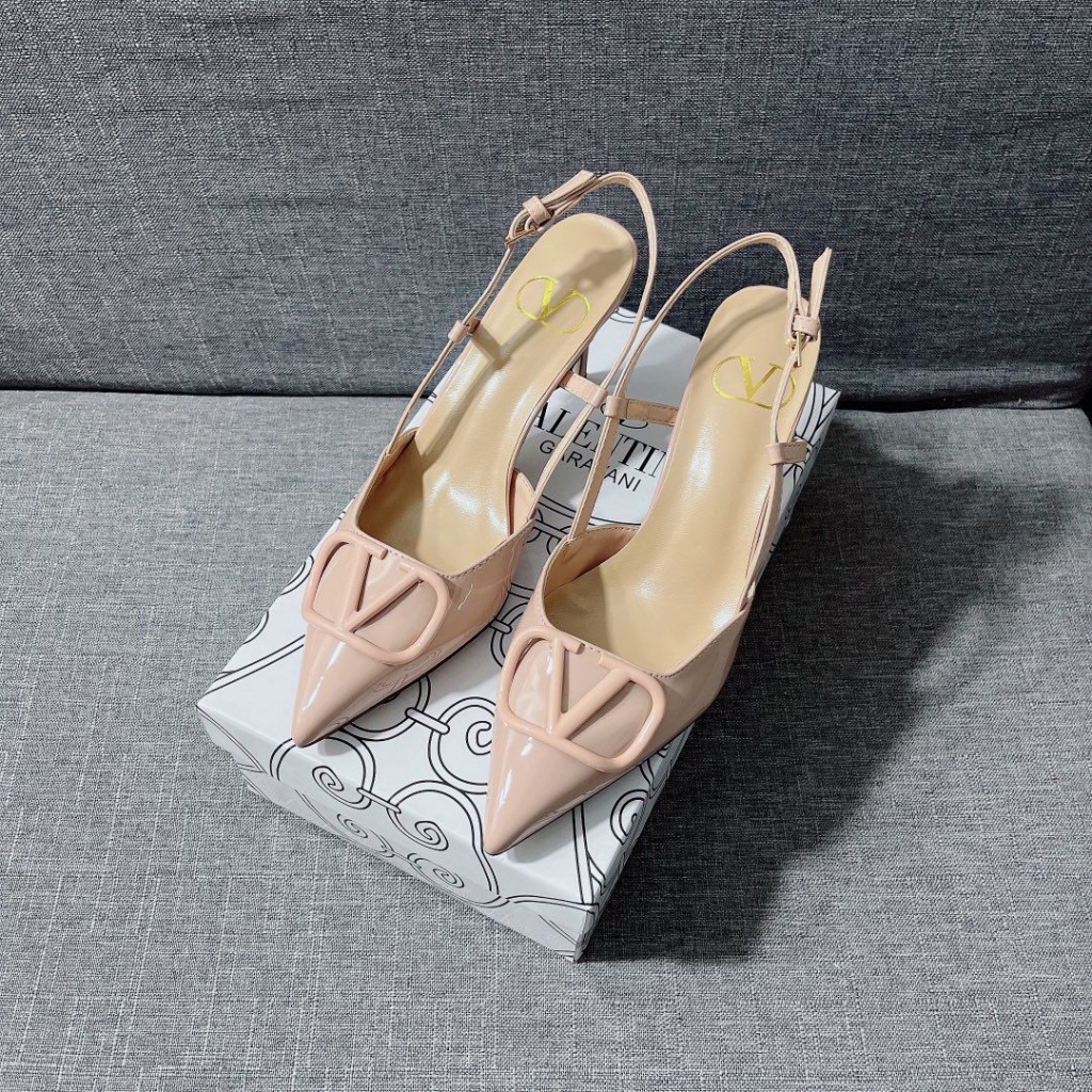Valentino OMG ~ naked Pink is so beautiful ~ V buckle high heel sandals women's 2023 Summer new thin heel shoes VIM0