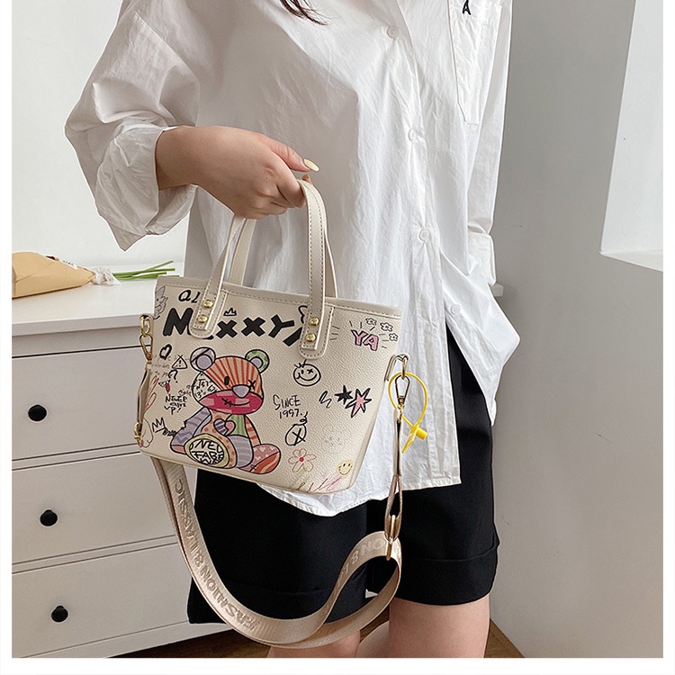 Túi Xách Đeo Vai Sức Chứa Lớn Họa Tiết Graffiti Hoạt Hình Thời Trang Cho Nữ