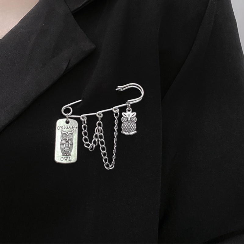 Trâm Cài Áo Hình Chữ Thập Và Bướm Phối Dây Xích Phong Cách Harajuku Cho Nam