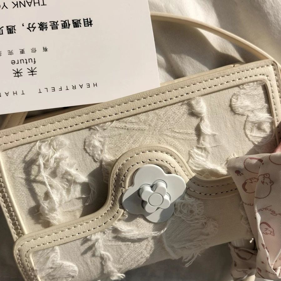 Túi Da Đeo Chéo Vai Đính Tua Rua Thời Trang 2023 Cho Nữ