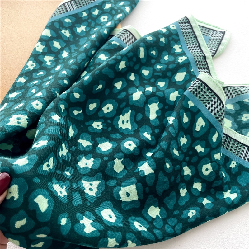 Khăn Choàng Cổ Hình Vuông 65 X 65cm Chất Liệu Cotton Lanh Mỏng Nhiều Màu Sắc Thời Trang Cho Nữ