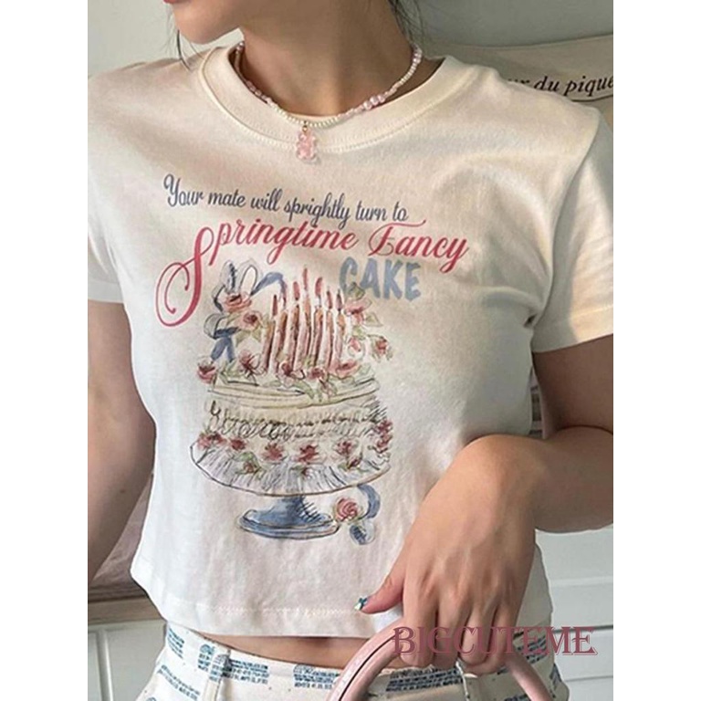 [] Áo Thun Crop Top Tay Ngắn Cổ Tròn In Hình Bánh Kem Và Chữ Cái Màu Trắng Cho Nữ