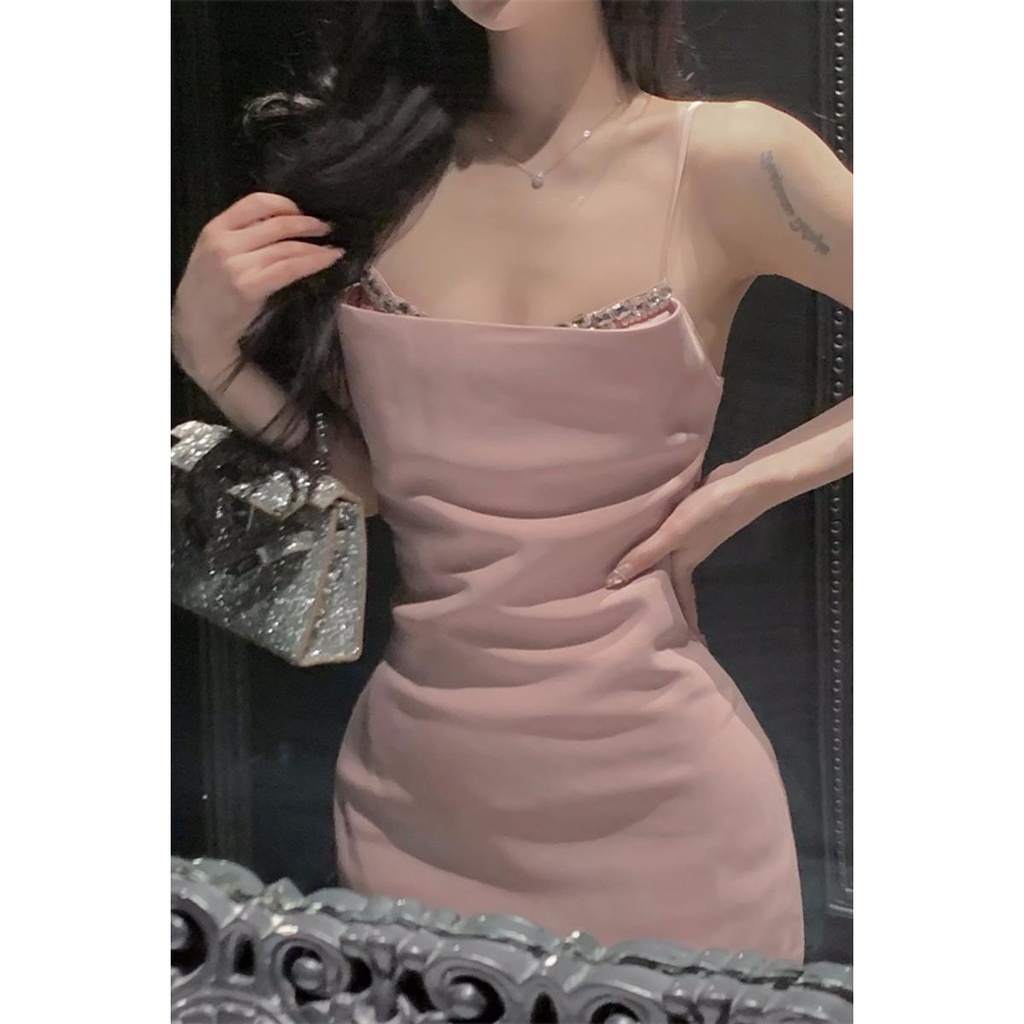 Đầm Hai Dây Sát Nách Đính Ngọc Trai Sang Trọng