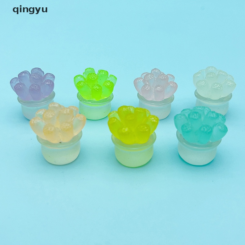 Bộ 2 Đồ trang trí Xe Hơi Mini Bằng Nhựa Phát Quang Độc Đáo Dùng Trang Trí