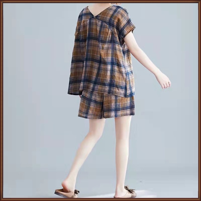 Set Đồ Mùa Hè 2 Món Gồm Áo Thun Tay Cộc Cổ Chữ V + Quần Ngắn Ống Rộng Kẻ Sọc Caro Cho Nữ