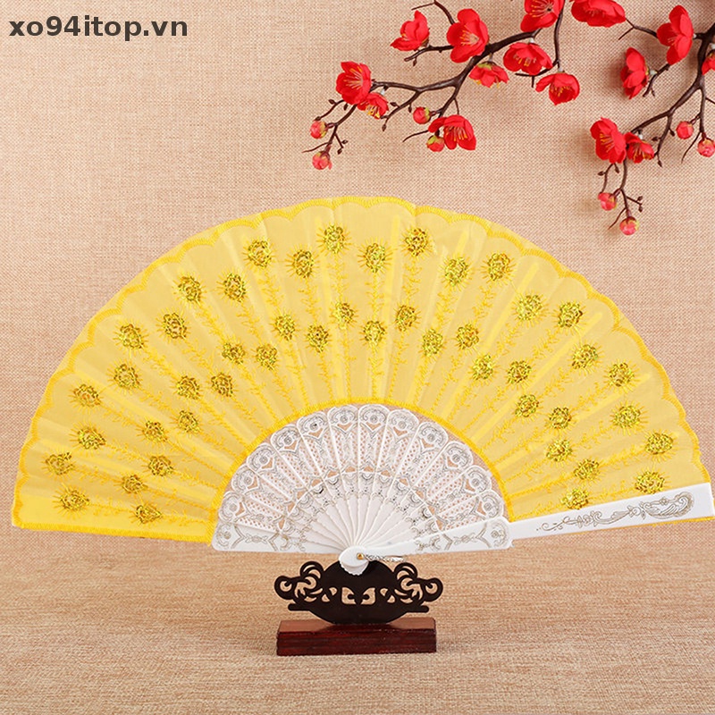 Quạt XOITOP Bằng Nhựa Họa Tiết Chim Công Đính Kim Sa Lấp Lánh Phong Cách Trung Hoa