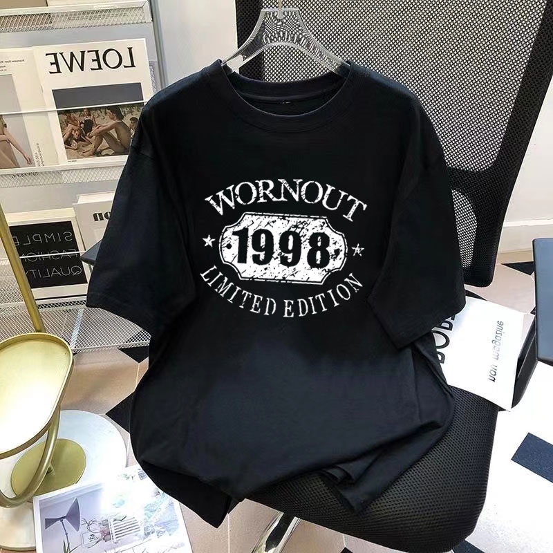 FASHMILY Áo Thun 100% Cotton Tay Ngắn Dáng Rộng In Chữ 1998 Phong Cách Hàn Quốc Thời Trang Mùa Hè Cho Nam Và Nữ