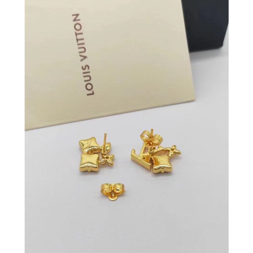 Bông Tai LV Bằng Thép Titan Hình Chữ Thời Trang Cho Nữ