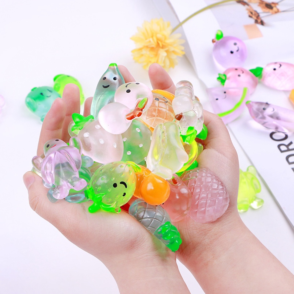 Khối Đá Thạch Trong Suốt Hoạ Tiết Hoạt Hình