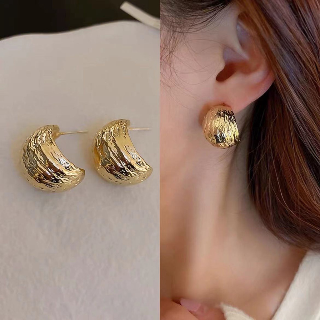 C -shaped fold bean curved earrings hoa tai kim loại