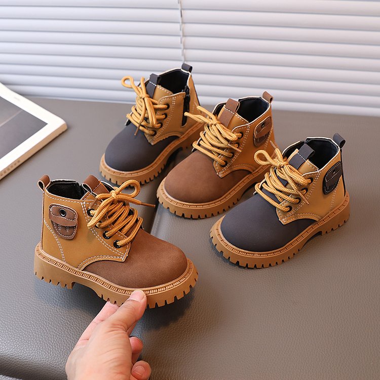 Ready stock giày trẻ em mới cho bé trai và bé gái boots thời trang và giản dị, nhẹ nhàng và thoải mái cho mọi mùa