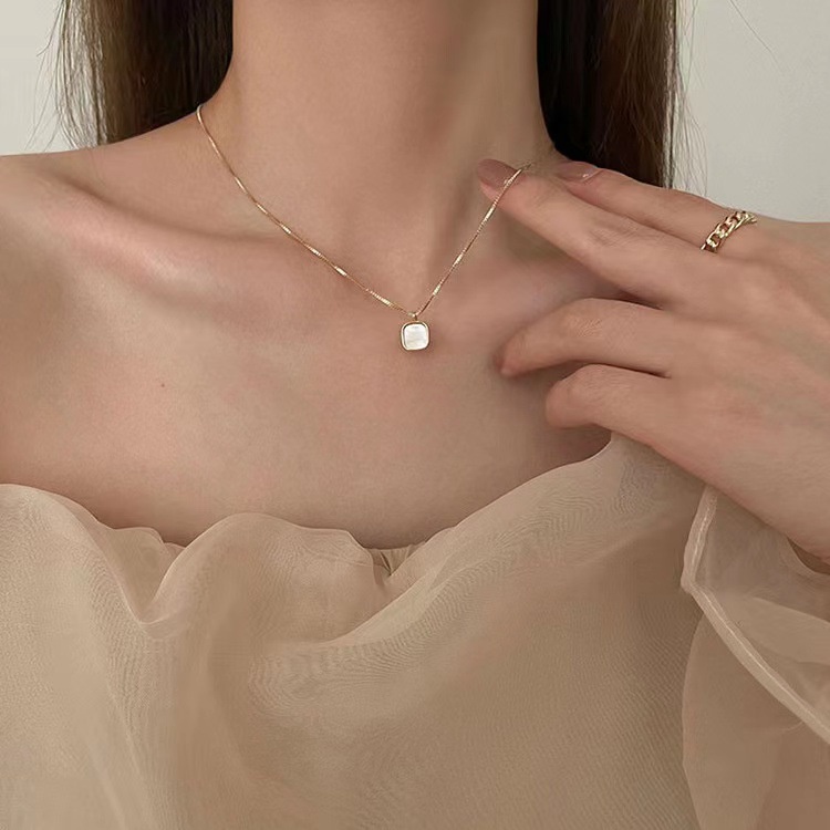 Vòng cổ Mặt Vuông Thiết Kế Đơn Giản Thời Trang Cho Nữ