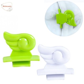 Dụng cụ nâng nắp bồn cầu hình cánh thiên thần không làm dơ tay