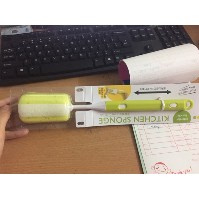 Cọ rửa bình sữa cho bé Nhật Bản