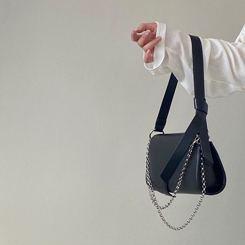 Túi Đeo Chéo Màu Đen Dễ Phối Đồ Hợp Thời Trang