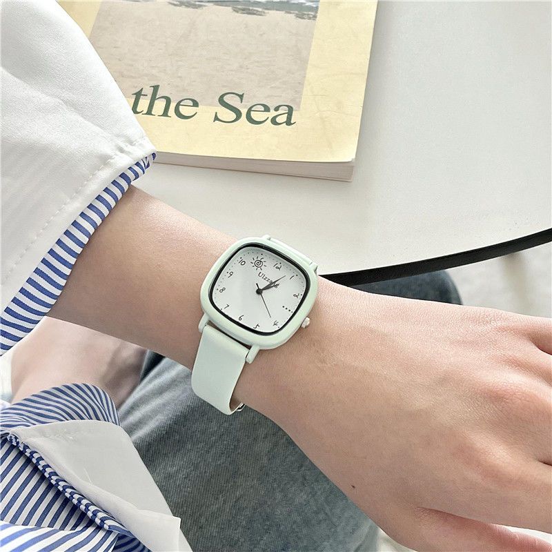Đồng Hồ Quartz Mặt Vuông Phong Cách Mới Năm 2023