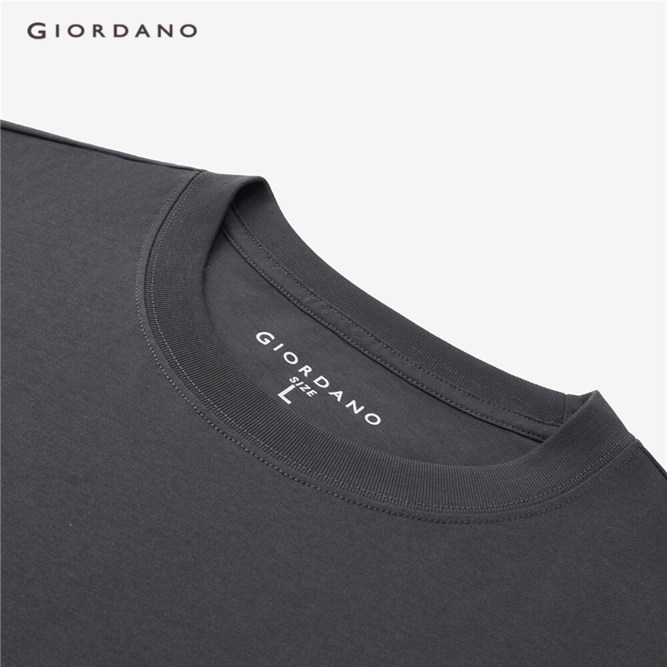 Áo thun nam GIORDANO 13023302 dệt kim cotton 100% cổ tròn tay ngắn phối túi đính nhãn