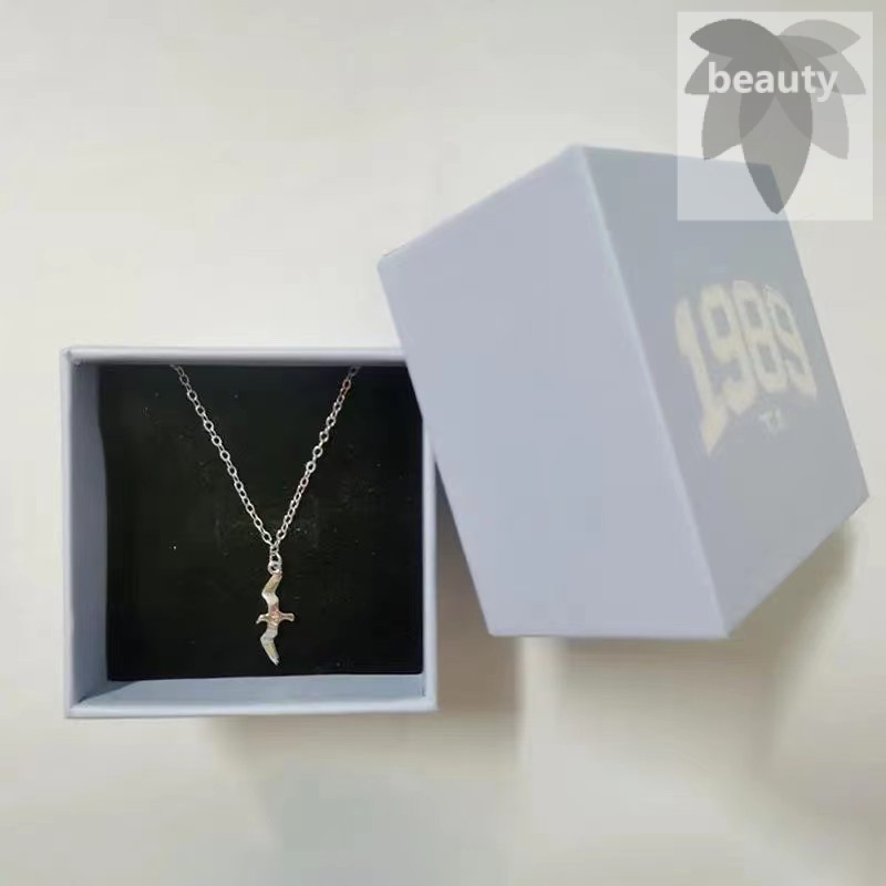 Dây Chuyền Mặt Hình Taylor Swift 1989