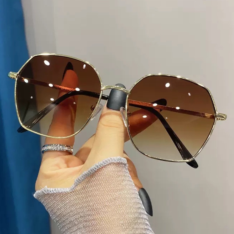 Kính Râm Nữ Gọng Vuông Kim Loại Chống Tia UV