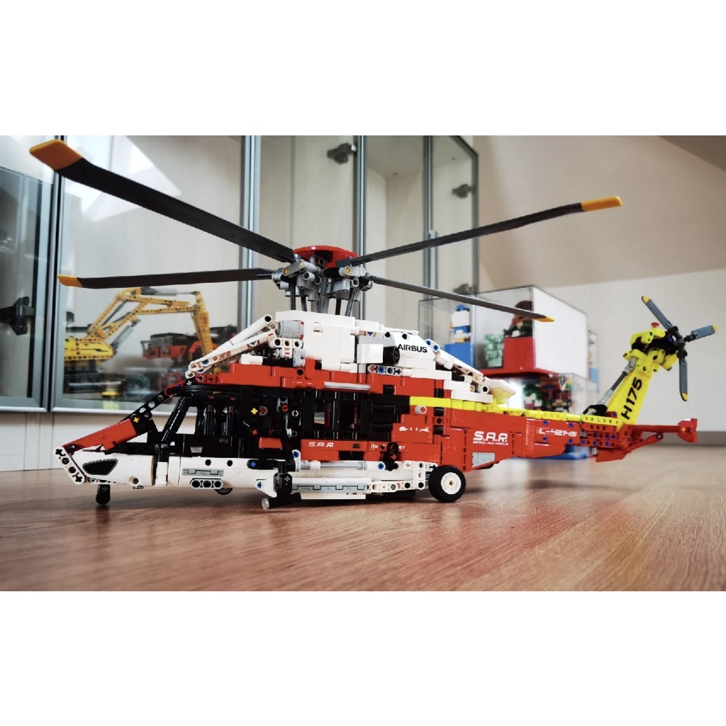 Đồ chơi Lắp ráp Mô hình máy bay Airbus H175 Rescue Helicopter 74666