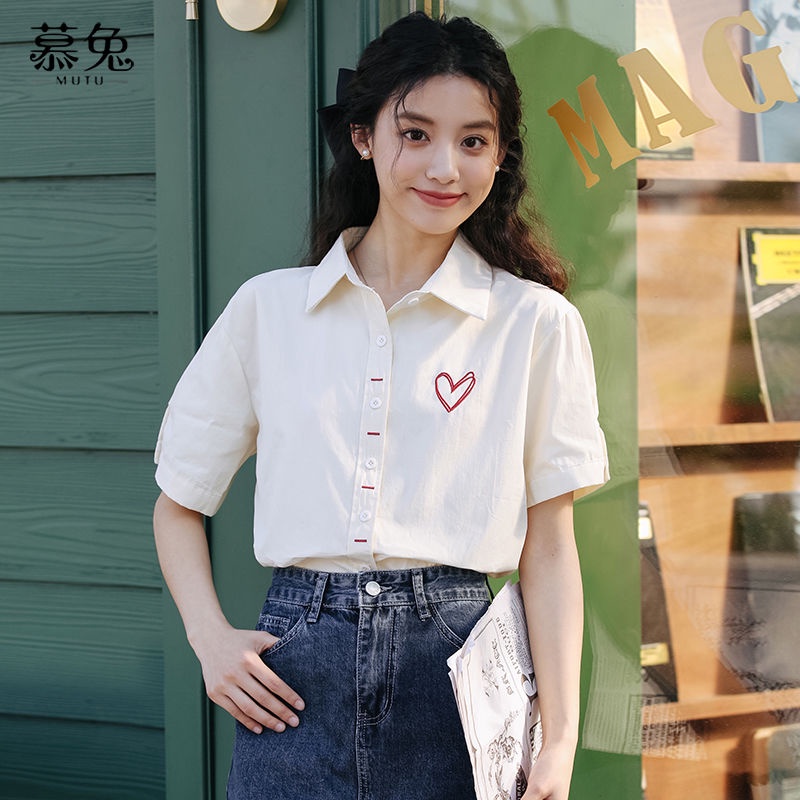 Nhỏ Phong Cách Preppy Thêu Trái Tim Top Nữ 2023 Thiết Kế Mùa Hè Niche Áo Sơ Mi Nửa Tay