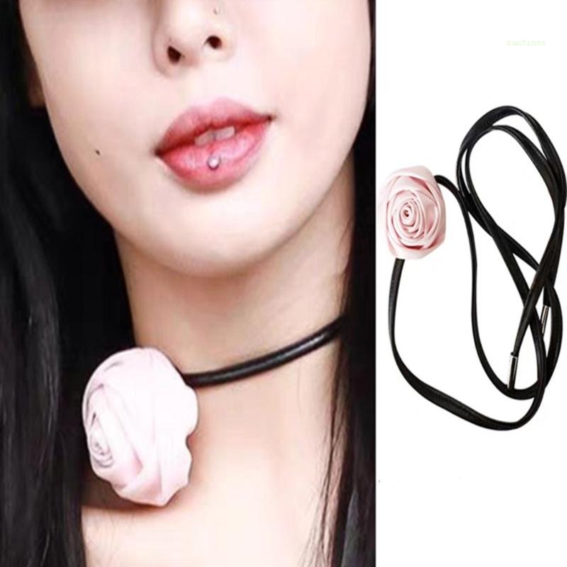 Choker Vải Mềm Họa Tiết Hoa Kèm Dây Xích PU