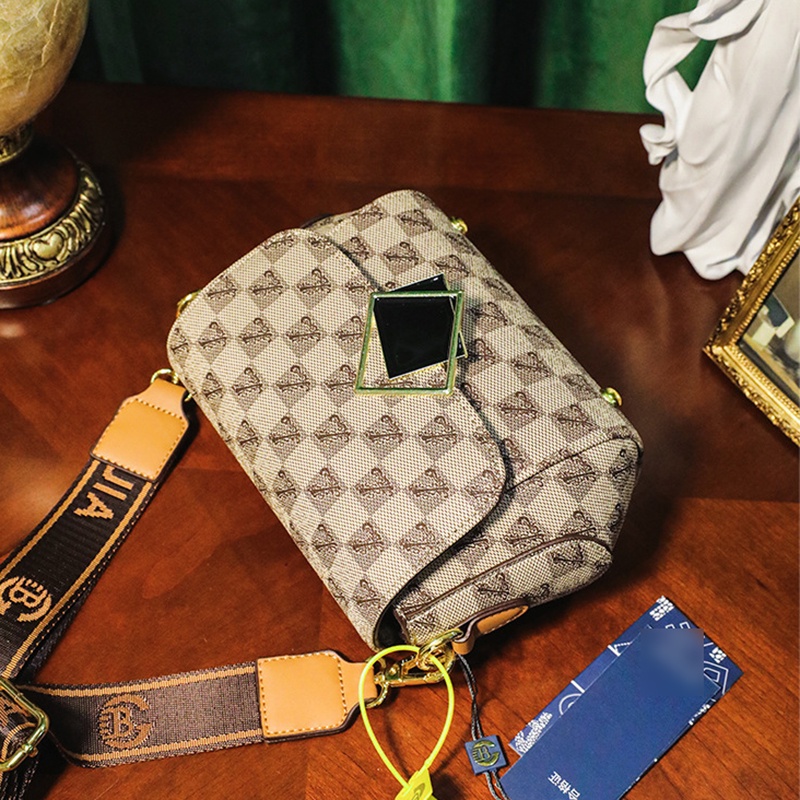 Túi Đeo Vai Vuông Nhỏ Dây Bản Rộng In Họa Tiết Chữ Thời Trang Chất Lượng Cao Cho Nữ