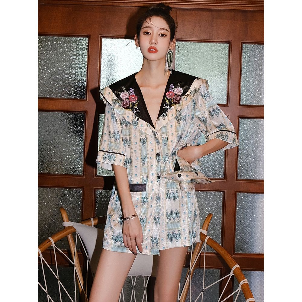 Bộ Đồ Ngủ Vải Lụa Lạnh Mỏng Tay Ngắn Dáng Rộng Thời Trang Mùa Hè Cho Nữ