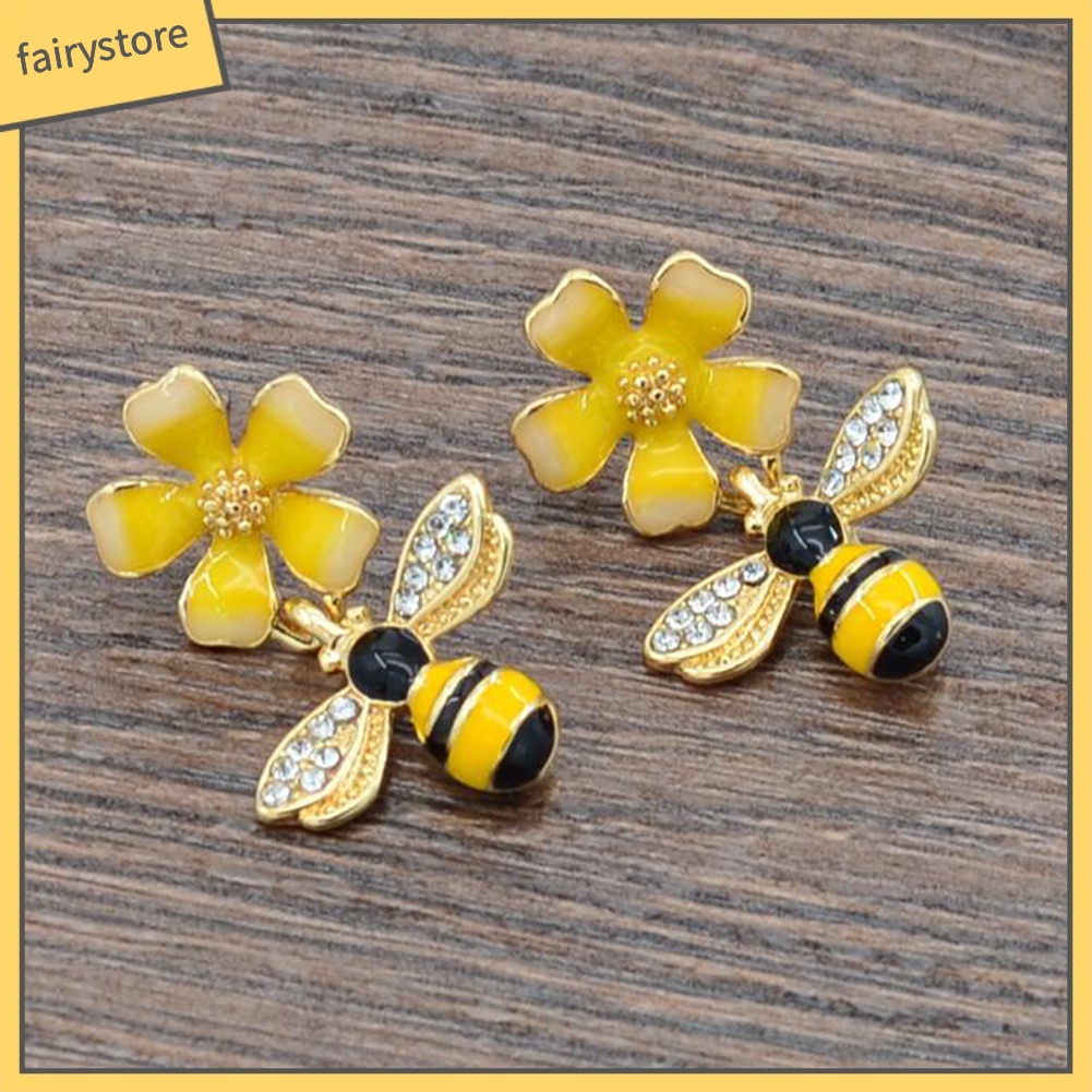Bông Tai Hình Hoa Và Ong Tráng Men Đính Kim Cương Giả Cho Nữ