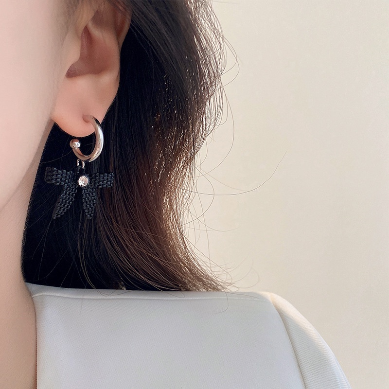 Vòng Cổ Dây Da Tua Rua Thắt Nơ Đính Kim Cương Giả Thời Trang