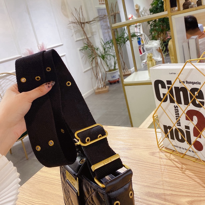 Túi Xách Dior 4017 Màu Trơn Phối Dây Xích Thời Trang Sang Trọng Cho Nữ