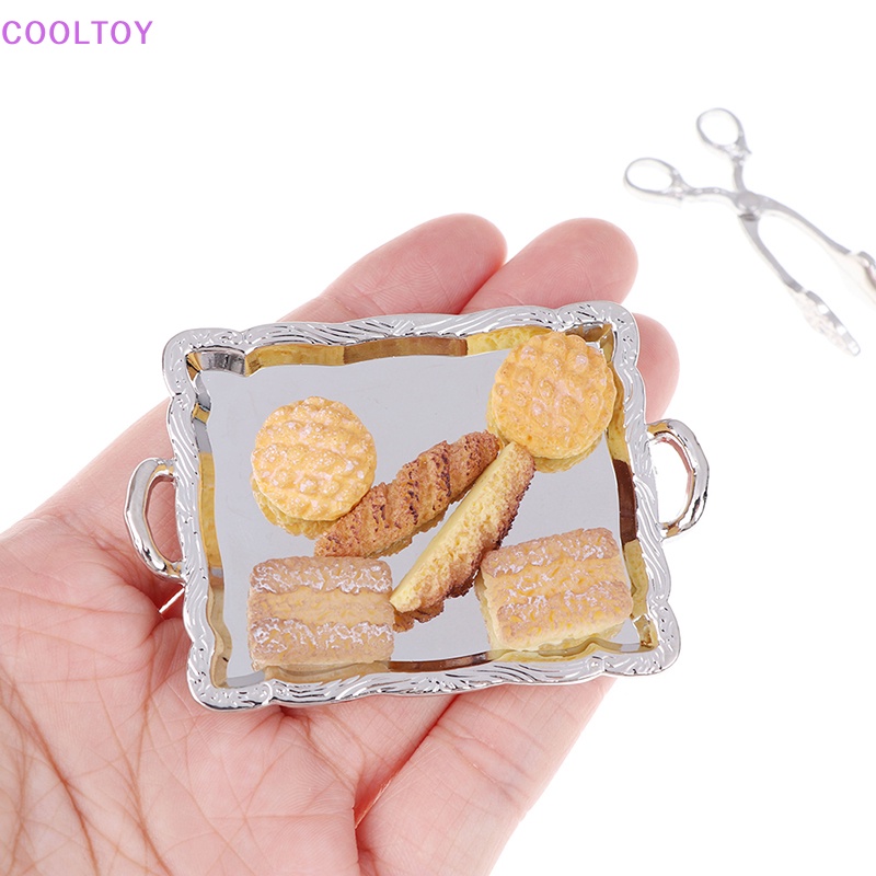 Set 8 Món Đồ Chơi Gồm Khay Bạc + Kẹp Bạc + 6 Bánh Mì Tỉ Lệ 1: 12 Trang Trí Nhà Búp Bê