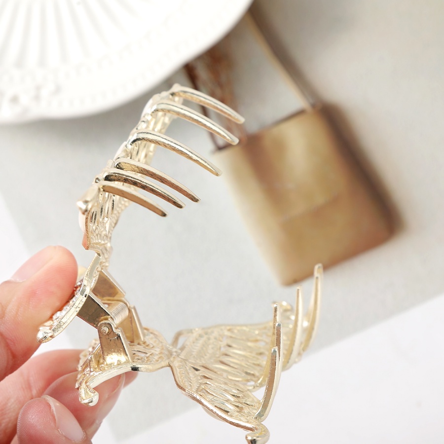 Kẹp Tóc Hình Bướm Đính Đá Và Ngọc Trai Thanh Lịch