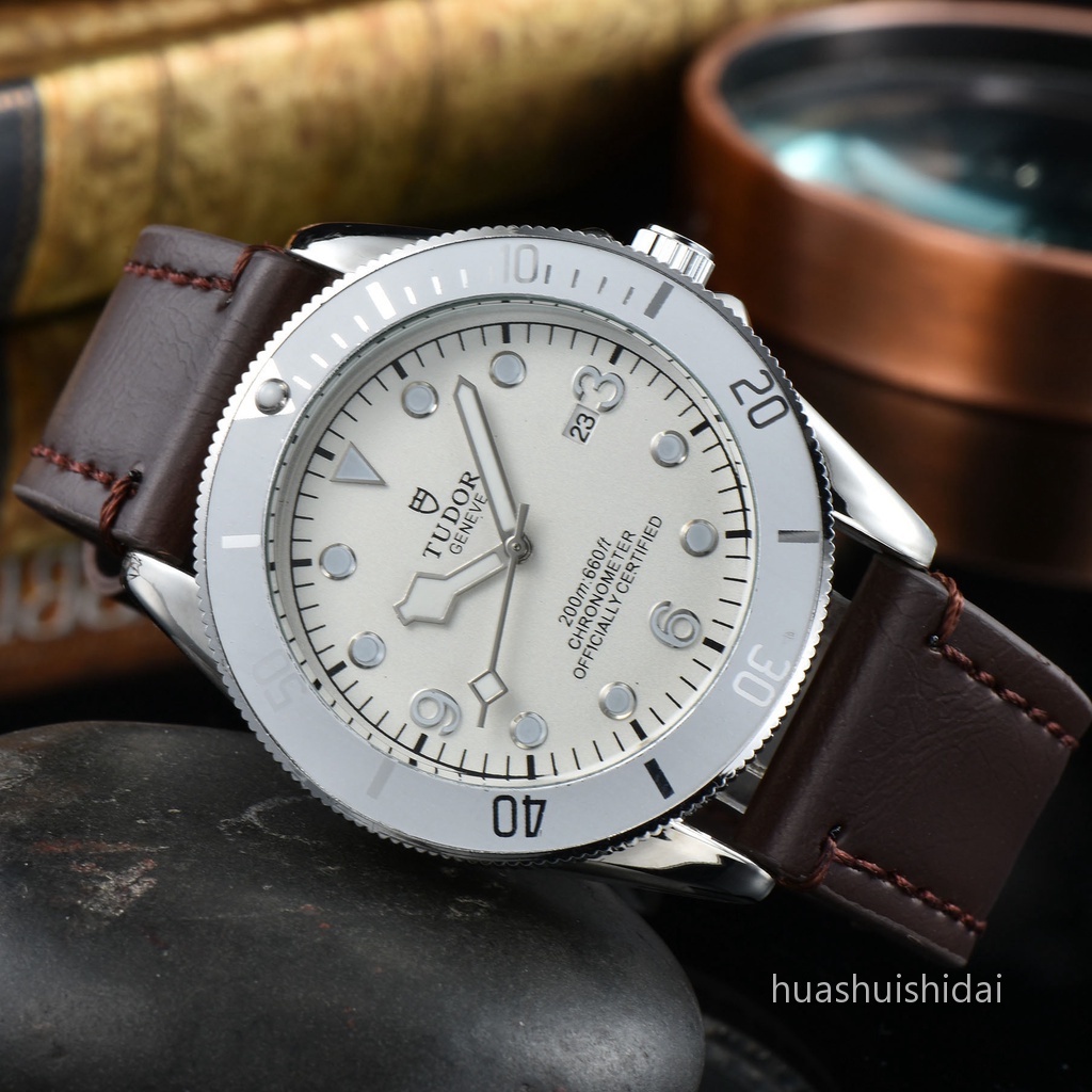 Đồng Hồ Quartz Nam Hiển Thị Ngày Với Dây Đeo Da