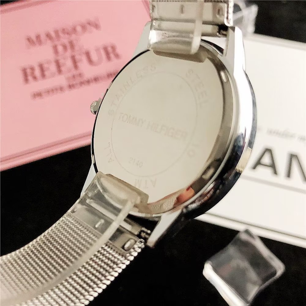Đồng Hồ Đeo Tay Tommy Hilfiger Mặt Tròn Đính Đá Thời Trang Cho Cặp Đôi