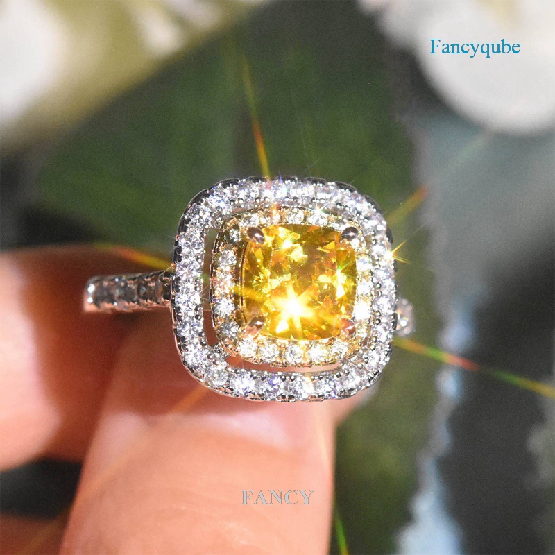 Nhẫn Đính Kim Cương Nhân Tạo Màu Vàng Chất Lượng Cao