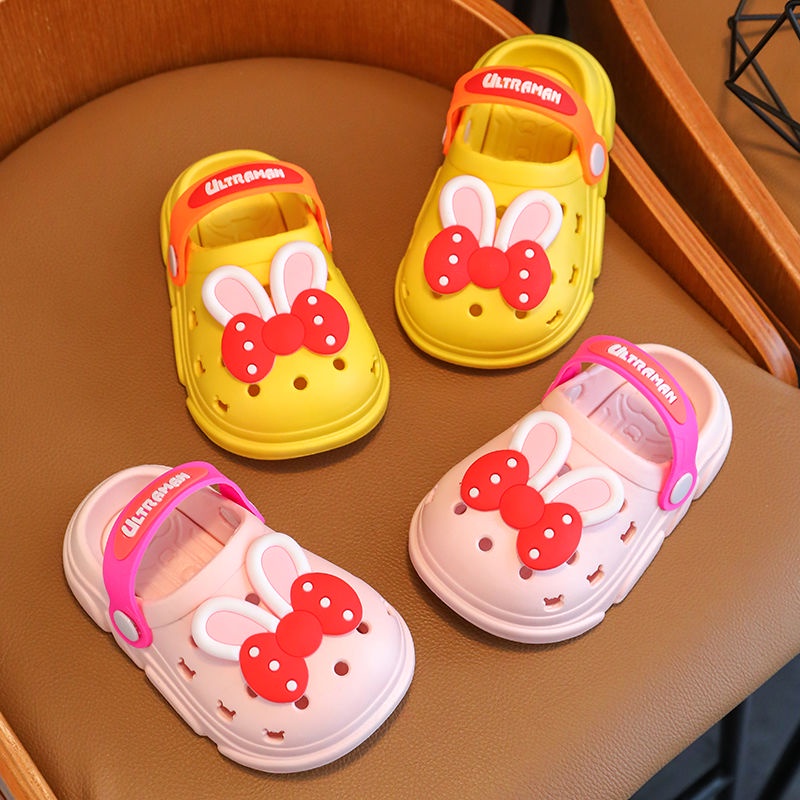 [Hàng Mới Về] ~ Dép Sandal Bít Mũi Đục Lỗ Chống Trượt Đi Trong Nhà Họa Tiết Hoạt Hình Cho Bé Gái