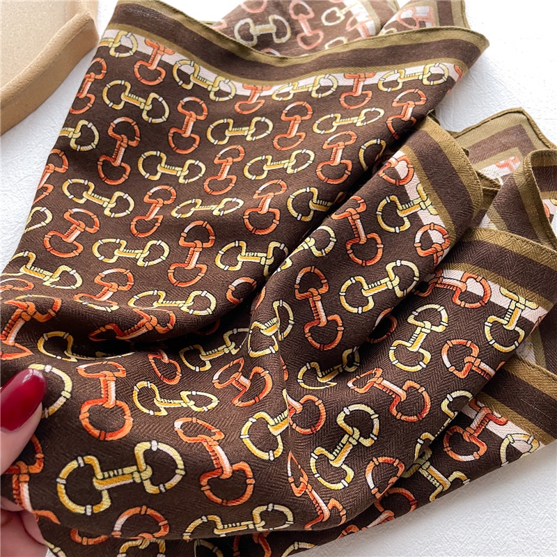 Khăn Choàng Hai Mặt Hình Vuông Bằng Nhung Kích Thước 65 X 65Cm Màu Sắc