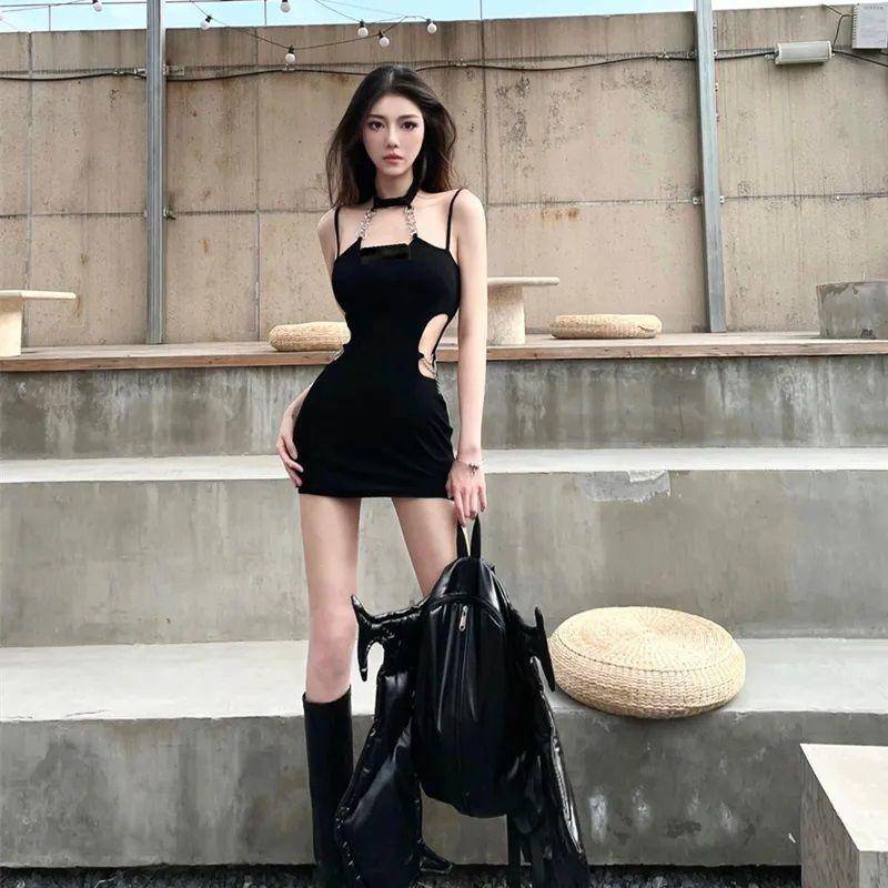 Đầm Ôm Hông Không Tay Khoét Lỗ Màu Đen Thời Trang Mùa Hè Cao Cấp Dành Cho Bạn Nữ