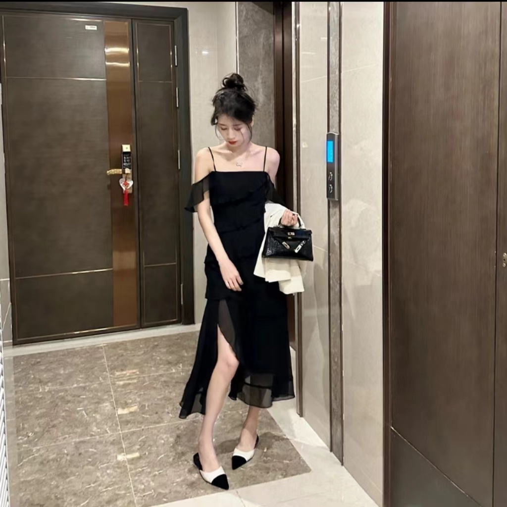 Váy đen hai dây trễ vai phối viền bèo xẻ tà voan tơ Rino size SMLXL YAM MiNi Store